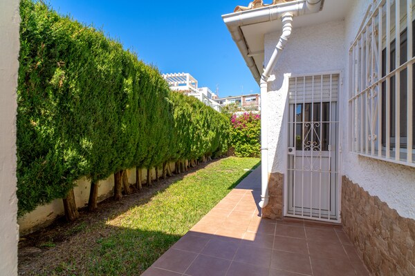 Foto van Villa in Nerja met zwembad bij Burriana Strand - Vakantiehuis in Nerja - GardenSummer