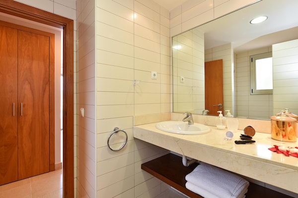 Foto van Villa in Salobre met Verwarmd Zwembad & Uitzicht - Vakantiehuis in San Bartolomé de Tirajana (maspalomas) - BathRoom