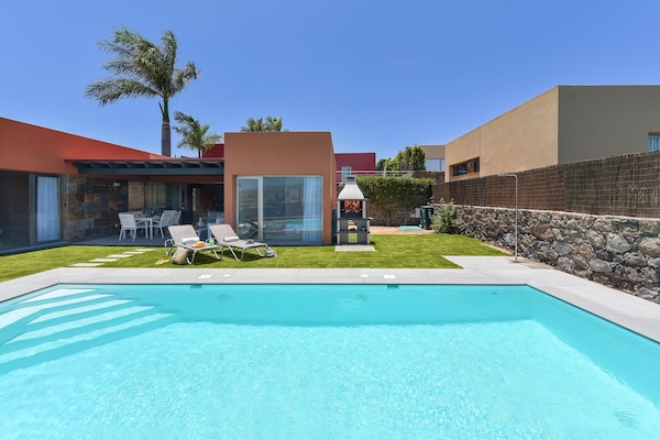 Foto van Villa in Salobre met Verwarmd Zwembad & Uitzicht - Vakantiehuis in San Bartolomé de Tirajana (maspalomas) - ExteriorSummer