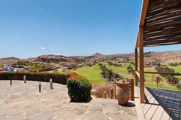 Foto van Villa in Salobre met Verwarmd Zwembad & Uitzicht - Vakantiehuis in San Bartolomé de Tirajana (maspalomas) - AreaSummer1KM