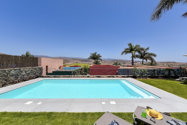 Foto van Villa in Salobre met Verwarmd Zwembad & Uitzicht - Vakantiehuis in San Bartolomé de Tirajana (maspalomas) - PoolOfHouse