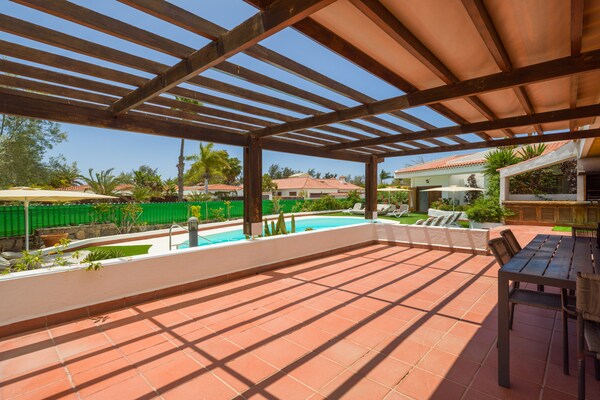 Foto van Chalet in Maspalomas met verwarmd zwembad - Vakantiehuis in San Bartolomé de Tirajana - terrace