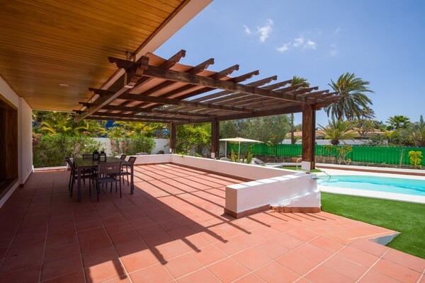 Foto van Chalet in Maspalomas met verwarmd zwembad - Vakantiehuis in San Bartolomé de Tirajana - terrace