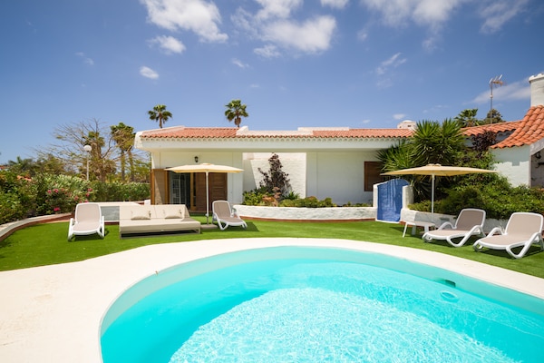 Foto van Chalet in Maspalomas met verwarmd zwembad - Vakantiehuis in San Bartolomé de Tirajana - ExteriorSummer
