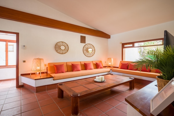 Foto van Chalet in Maspalomas met verwarmd zwembad - Vakantiehuis in San Bartolomé de Tirajana - LivingRoom