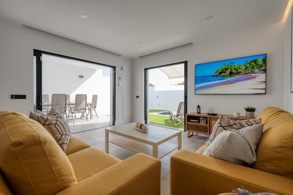 Foto van Chalet in Maspalomas met verwarmd zwembad - Vakantiehuis in San Bartolomé de Tirajana - LivingRoom