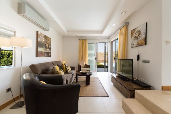 Foto van Villa in Salobre Golf met privézwembad - Vakantiehuis in San Bartolomé de Tirajana - LivingRoom