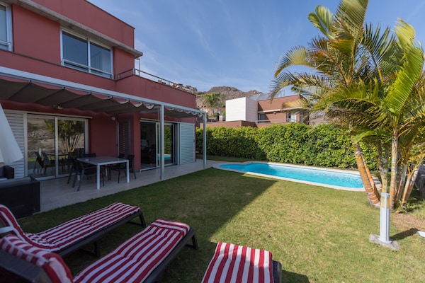 Foto van Villa in Maspalomas met verwarmd zwembad - Vakantiehuis in San Bartolomé de Tirajana - ExteriorSummer