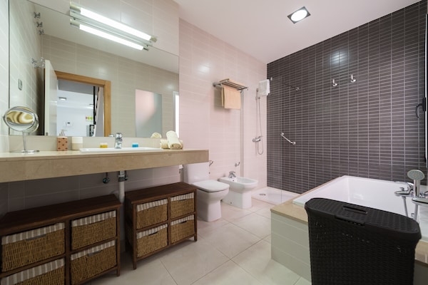 Foto van Villa in Maspalomas met verwarmd zwembad - Vakantiehuis in San Bartolomé de Tirajana - BathRoom