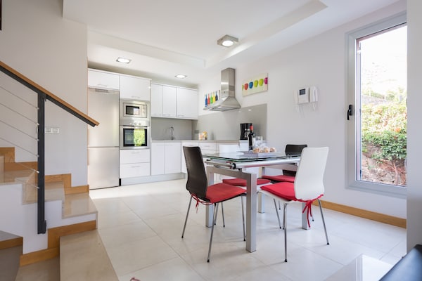 Foto van Villa in Maspalomas met verwarmd zwembad - Vakantiehuis in San Bartolomé de Tirajana - DiningRoom