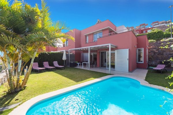Foto van Villa in Maspalomas met verwarmd zwembad - Vakantiehuis in San Bartolomé de Tirajana - PoolOfHouse