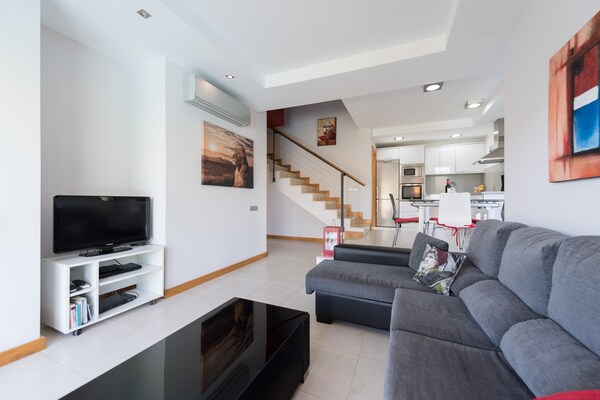 Foto van Villa in Maspalomas met verwarmd zwembad - Vakantiehuis in San Bartolomé de Tirajana - LivingRoom
