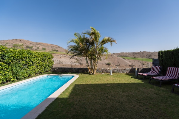 Foto van Villa in Maspalomas met verwarmd zwembad - Vakantiehuis in San Bartolomé de Tirajana - PoolOfHouse