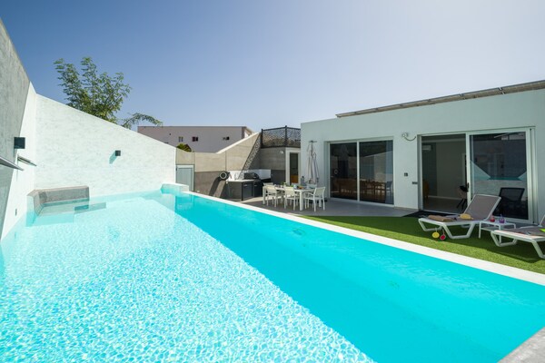 Foto van Villa in Maspalomas met verwarmd privézwembad - Vakantiehuis in San Bartolomé de Tirajana - PoolOfHouse