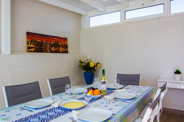 Foto van Charmant huis met zwembad en uitzicht op zee - Vakantiehuis in Las Palmas - DiningRoom