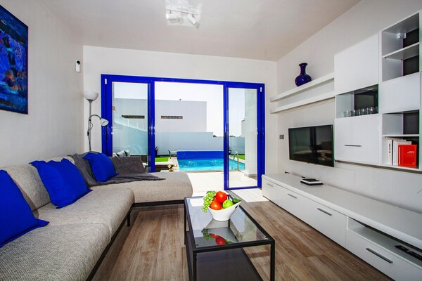 Foto van Charmant huis met zwembad en uitzicht op zee - Vakantiehuis in Las Palmas - LivingRoom