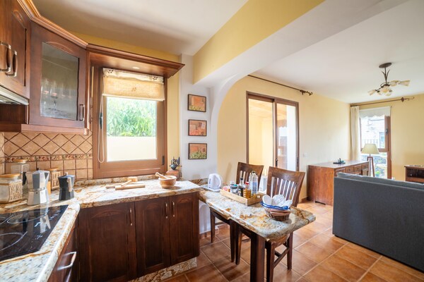 Foto van Villa op Tenerife met zwembad en zeezicht - Vakantiehuis in El Palmar - Kitchen