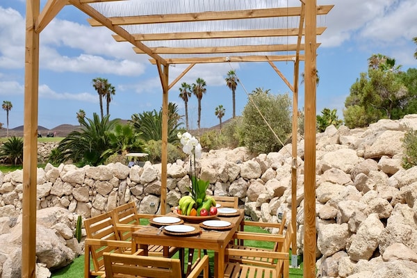 Foto van Chalet Amarilla Golf met zwembad en jacuzzi - Vakantiehuis in San Miguel de Abona - TerraceBalcony