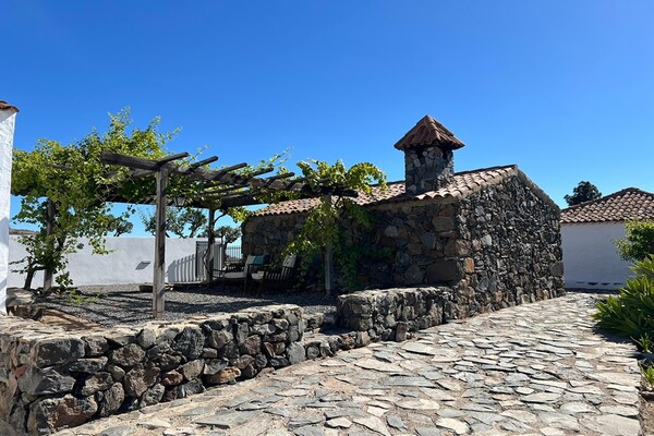 Foto van De Oude Tabakswinkel, Poleo Huis met privézwembad - ExteriorSummer