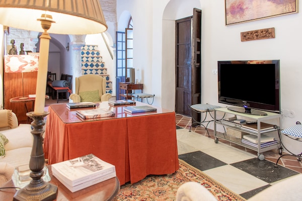 Foto van Mooi herenhuis in Fuentes de Andalucía met een privézwembad - LivingRoom