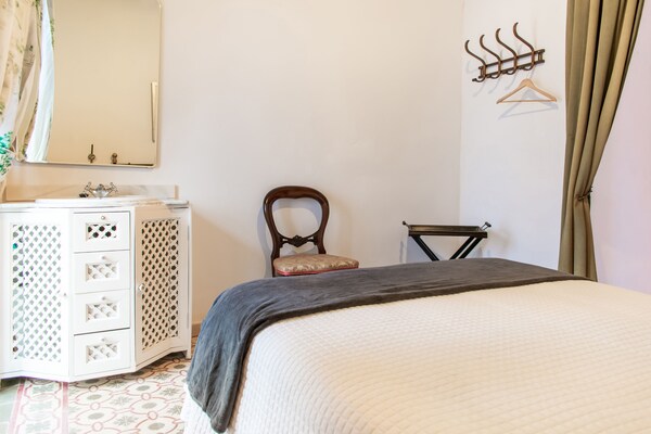 Foto van Mooi herenhuis in Fuentes de Andalucía met een privézwembad - BedRoom