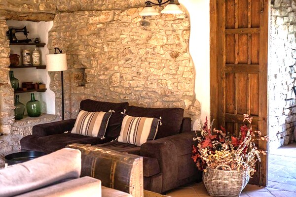 Foto van Vakantiehuis in Montblanc met zwembad - Vakantiehuis in Rojals - LivingRoom