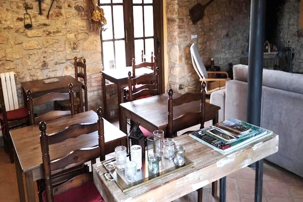 Foto van Vakantiehuis in Montblanc met zwembad - Vakantiehuis in Rojals - DiningRoom