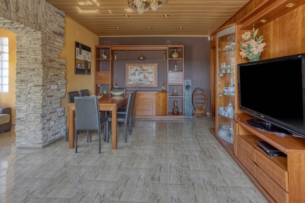 Foto van Villa vlakbij strand en wijngaarden - Vakantiehuis in El Vendrell - LivingRoom