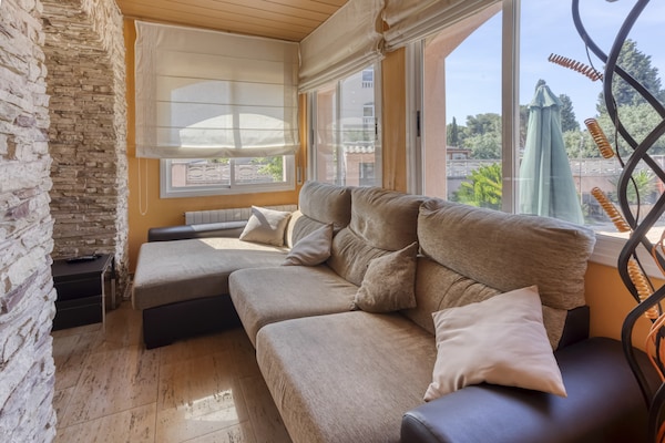 Foto van Villa vlakbij strand en wijngaarden - Vakantiehuis in El Vendrell - LivingRoom