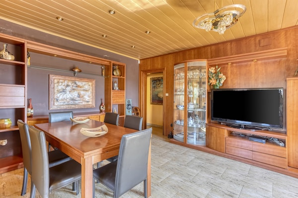 Foto van Villa vlakbij strand en wijngaarden - Vakantiehuis in El Vendrell - LivingRoom