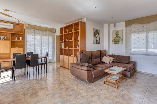 Foto van Villa vlakbij strand en wijngaarden - Vakantiehuis in El Vendrell - LivingRoom