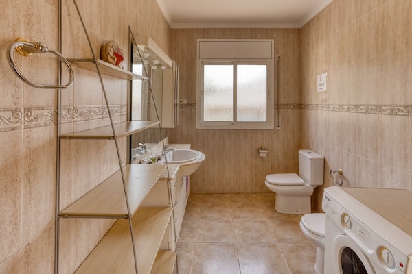 Foto van Villa vlakbij strand en wijngaarden - Vakantiehuis in El Vendrell - BathRoom