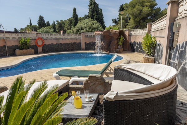 Foto van Villa vlakbij strand en wijngaarden - Vakantiehuis in El Vendrell - PoolOfHouse