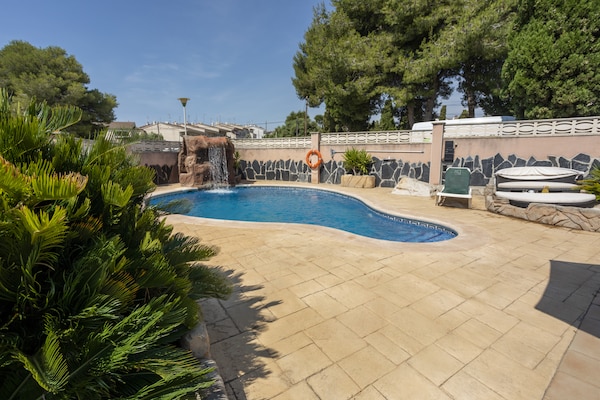 Foto van Villa vlakbij strand en wijngaarden - Vakantiehuis in El Vendrell - PoolOfHouse