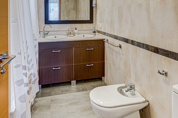 Foto van Aangename villa in Oliva vlak bij de kust - Vakantiehuis in Oliva - BathRoom