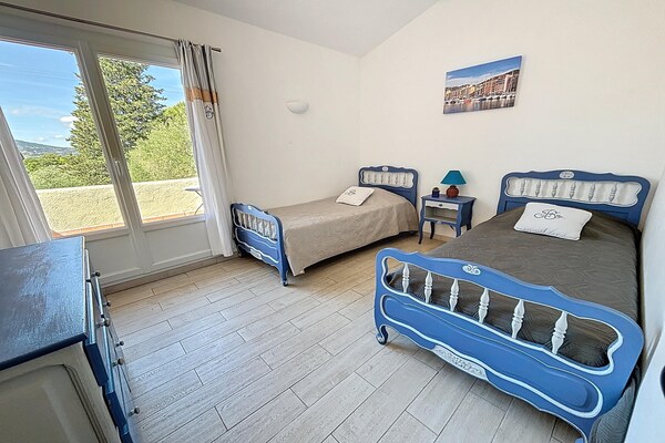 Foto van Villa in Mouans-Sartoux met Zwembad & Strand - Vakantiehuis in Mouans-Sartoux - BedRoom