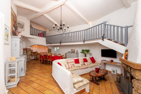 Foto van Villa in Mouans-Sartoux met Zwembad & Strand - Vakantiehuis in Mouans-Sartoux - LivingRoom
