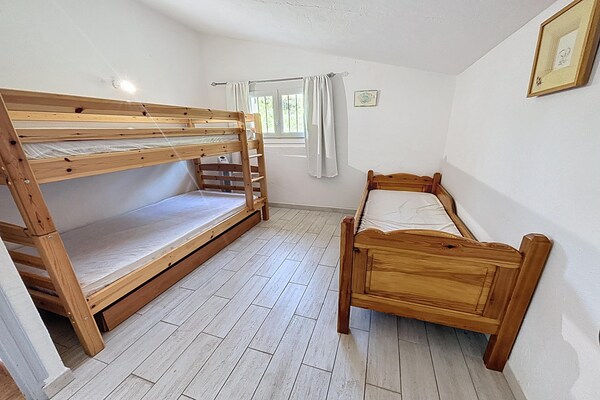 Foto van Villa in Mouans-Sartoux met Zwembad & Strand - Vakantiehuis in Mouans-Sartoux - BedRoom