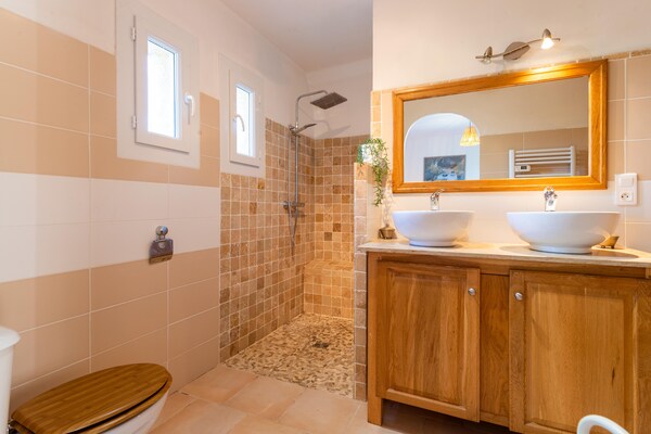 Foto van Villa in Mouans-Sartoux met Zwembad & Strand - Vakantiehuis in Mouans-Sartoux - BathRoom