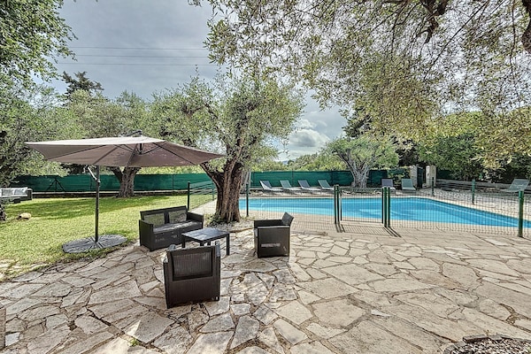 Foto van Villa in Mouans-Sartoux met Zwembad & Strand - Vakantiehuis in Mouans-Sartoux - ExteriorSummer
