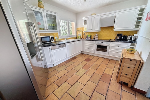 Foto van Villa in Mouans-Sartoux met Zwembad & Strand - Vakantiehuis in Mouans-Sartoux - Kitchen