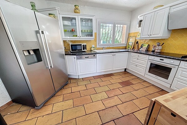 Foto van Villa in Mouans-Sartoux met Zwembad & Strand - Vakantiehuis in Mouans-Sartoux - Kitchen