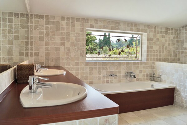 Foto van Ruime villa | Mougins - Vakantiehuis in Mougins - BathRoom