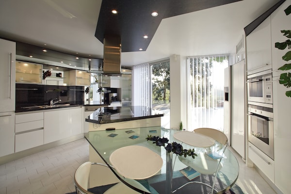 Foto van Weelderig ontworpen villa met uitzicht op zee - Vakantiehuis in Mandelieu-la-Napoule - Kitchen