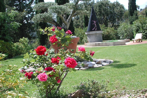 Foto van Weelderig ontworpen villa met uitzicht op zee - Vakantiehuis in Mandelieu-la-Napoule - GardenSummer