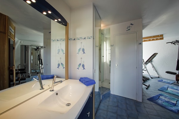Foto van Weelderig ontworpen villa met uitzicht op zee - Vakantiehuis in Mandelieu-la-Napoule - BathRoom