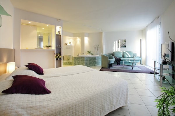 Foto van Weelderig ontworpen villa met uitzicht op zee - Vakantiehuis in Mandelieu-la-Napoule - BedRoom
