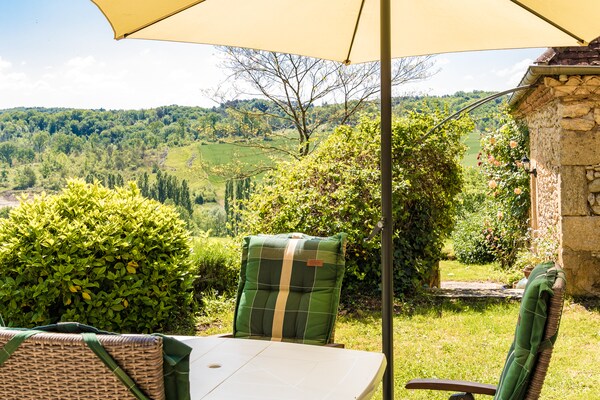 Foto van Rustiek chique landhuis - Vakantiehuis in Thenon - TerraceBalcony