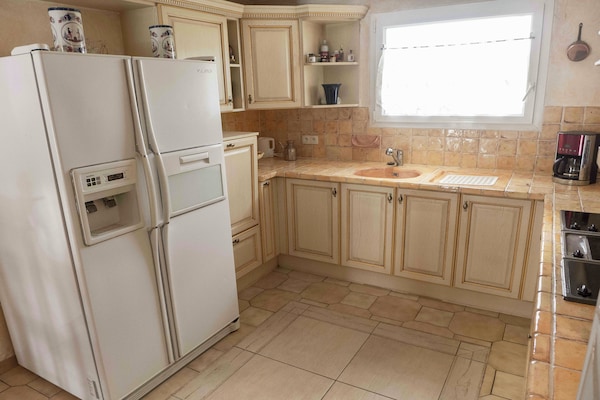 Foto van Chique zwembadretraite in Narbonne - Vakantiehuis in Narbonne - Kitchen