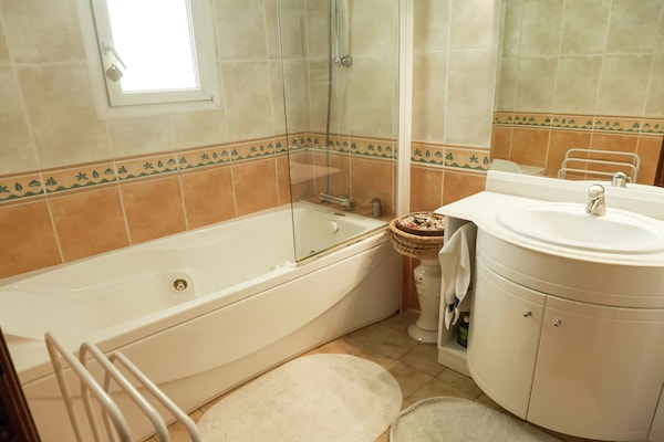 Foto van Chique zwembadretraite in Narbonne - Vakantiehuis in Narbonne - BathRoom